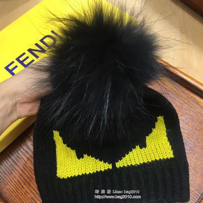 FENDI芬迪 秋冬新款 原單小怪獸 羊毛線配狐狸毛球針織帽 LLWJ7443